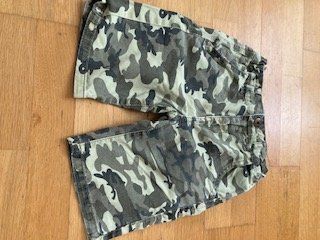 Pantaloni: Short t.116 – Usato da Boudry venduto da Lamue01