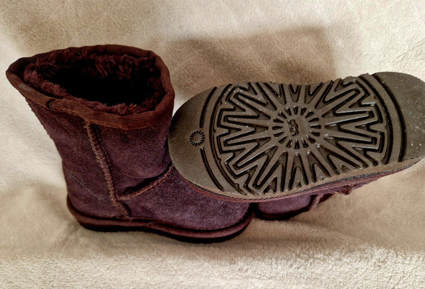 Ugg Scarpe per ragazzi: UGG Boots Gr 24, braun – Usato da Chur venduto da Babuyan13 4