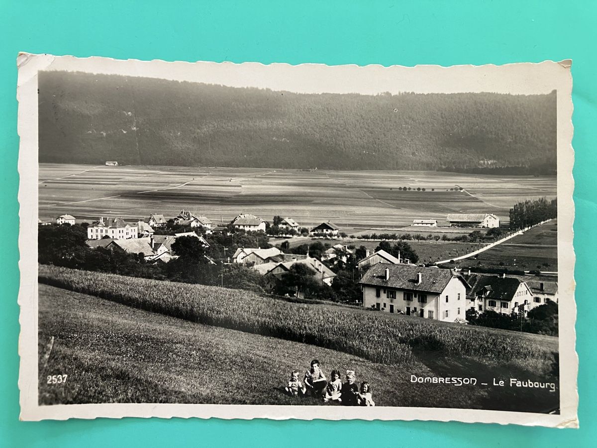 Cartoline postali: Ansichtskarte Dombresson Le Faubourg mit Kindern – Usato da Bauma venduto da Baumer71