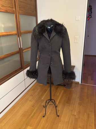 Wintermantel mit Pelzkragen