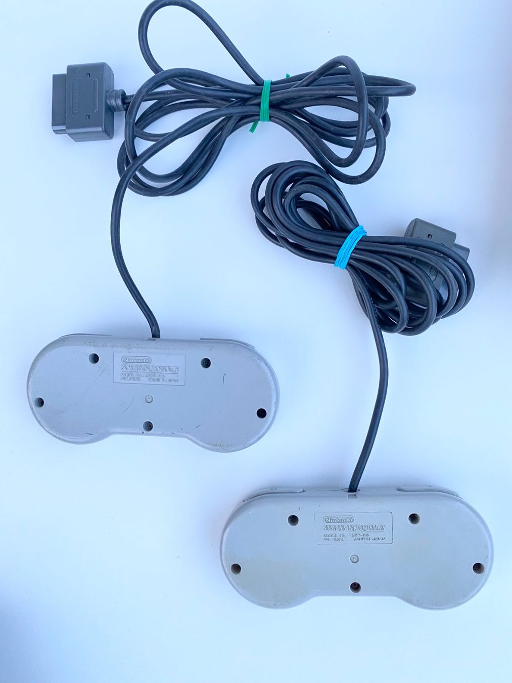 Nintendo Console: Super Nintendo SNES PAL Konsole + 2 Controller + Kabel – Usato da Wettingen venduto da ray_boccia 2
