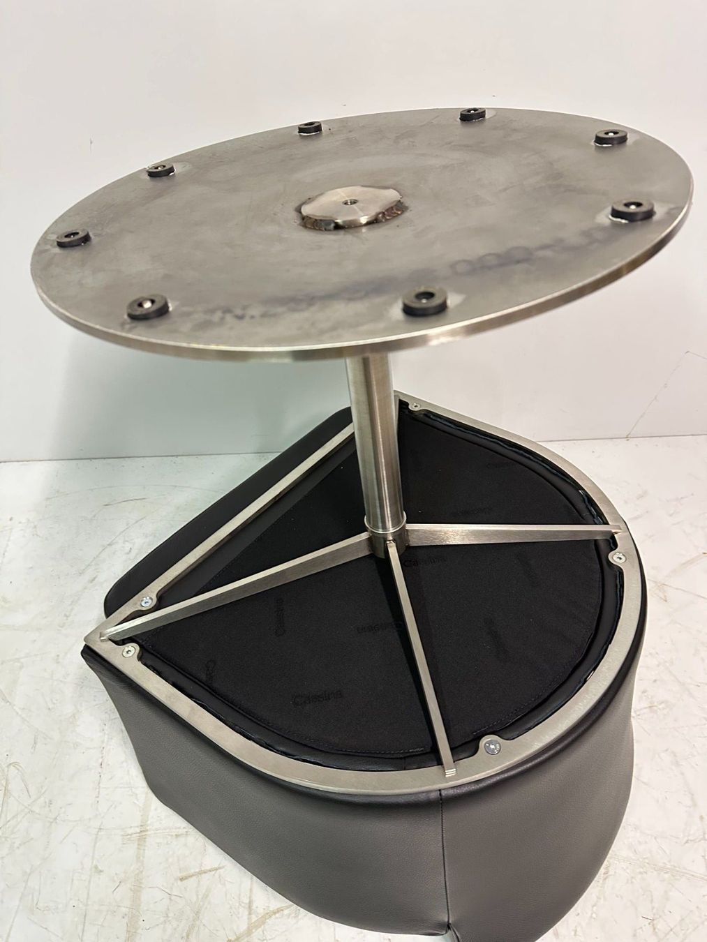 Cassina Sessel: CASSINA Drehstuhl Designklassiker schwarzer Sessel – Gebraucht aus Luzern von Lager6640 3