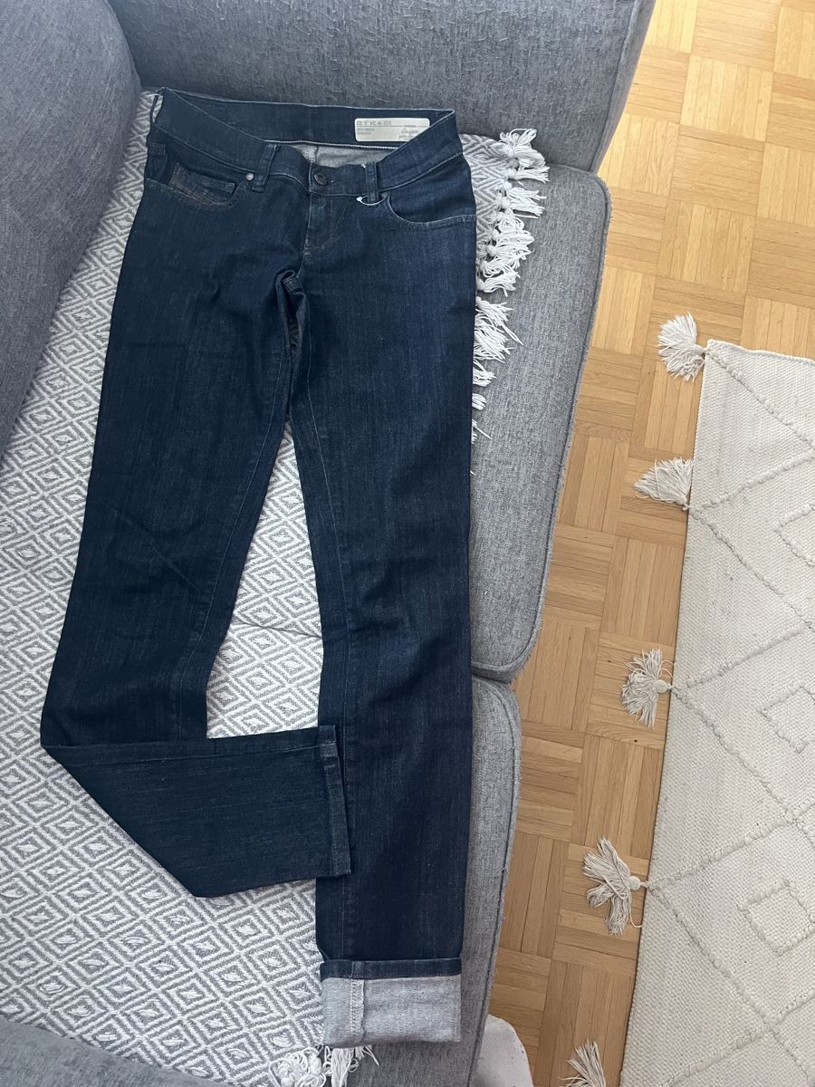 Diesel Jeans: DIESEL JEANS GROUPEE GR 24 – Usato da Basel venduto da theo-g77