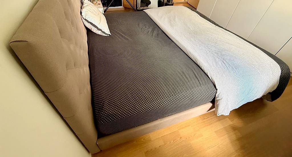 Betten: Polsterbett "Chesterfield"  Maisons du Monde, – Gebraucht aus Kilchberg ZH von yoa_7ndh 2