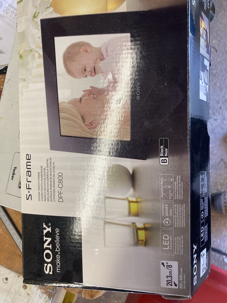 Cornici: Sony S-Frame DPF-C800 Digitaler Bilderrahmen, neuwertig – Nuovo (secondo la descrizione) da pfyn venduto da holzmichl01