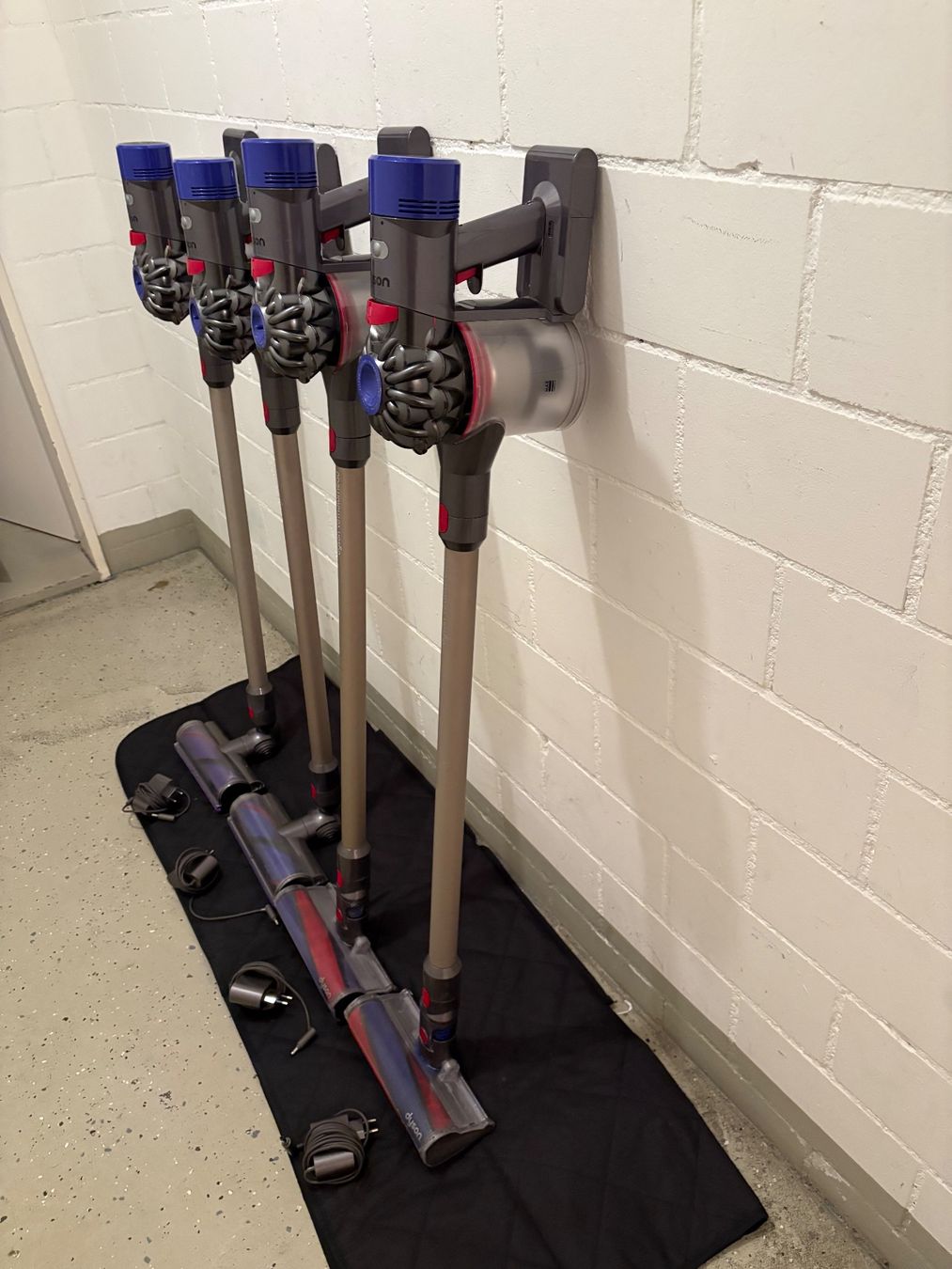 Dyson Aspirapolveri & Accessori: Dyson V8 absolut Handstaubsauger – Usato da Lausen venduto da sen_jm7c 6
