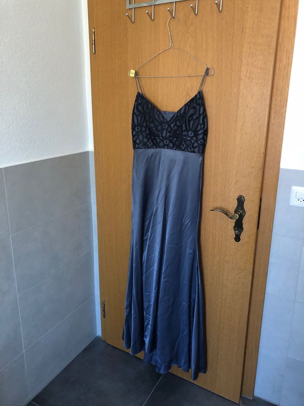 Vestiti: Langes Abendkleid mit schwarzer Spitze – Nuovo (secondo la descrizione) da Baltschieder venduto da mali2003 1