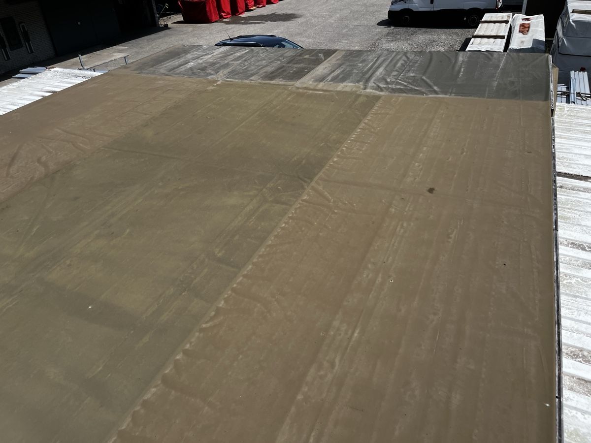 Articoli in legno: Containerdach 8 x 6 m mit Schaltafeln und Dokaträger – Usato da grosswangen venduto da Poliniman0 5