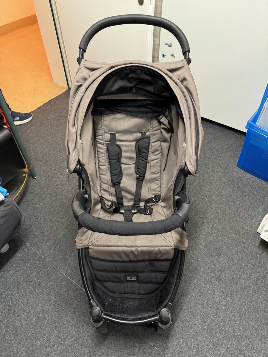 Kinderwagen: Kinderwagen Britax inkl. Hängetasche – Gebraucht aus Buochs von Allerlei_Markt