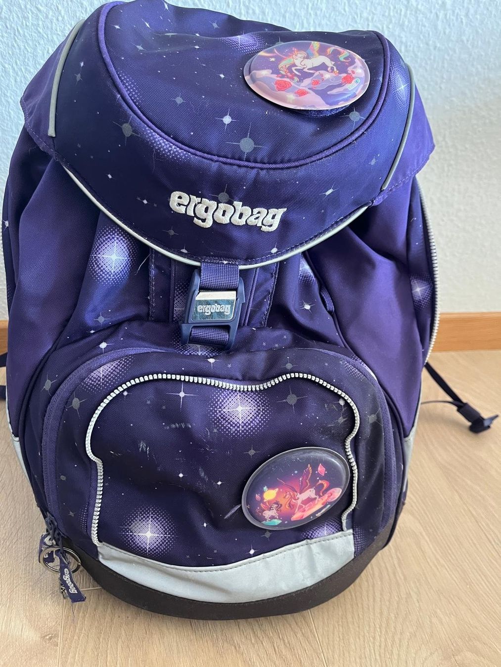 Ergobag Borse & Zaini: Ergobag Pack Galaxy Glow Edition Bärgasus Set – Usato da Witterswil venduto da Zeraph 1