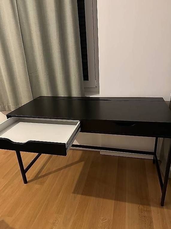 Scrivanie: Schreibtisch mit Schublade – Usato da Zürich venduto da mel_6080