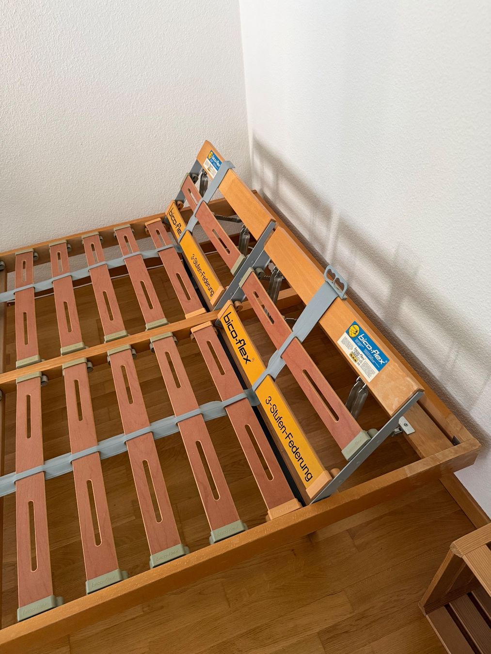 Bico Lits: Bett mit Lattenrost (140cm) – D'occasion à Zürich par L_enaS 1