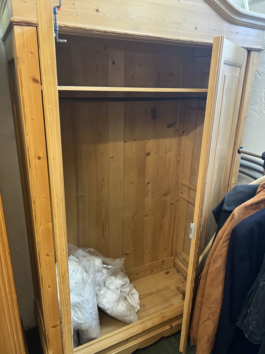 Armadi: Bauernschrank Antikschrank Schrank – Usato da Nürensdorf venduto da Altrisa 1