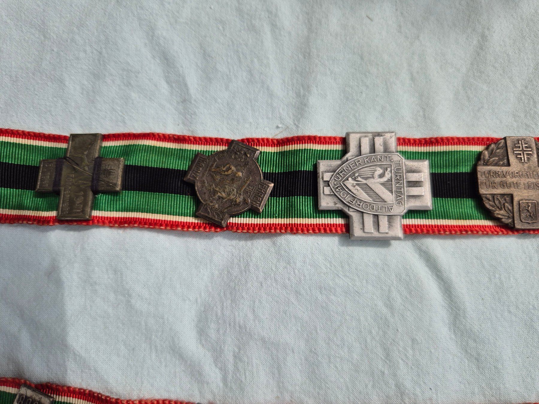 Medaillen: Alte Sportabzeichen ca. 1948-1963 – Gebraucht aus Winterthur von laerchenstrasse 2
