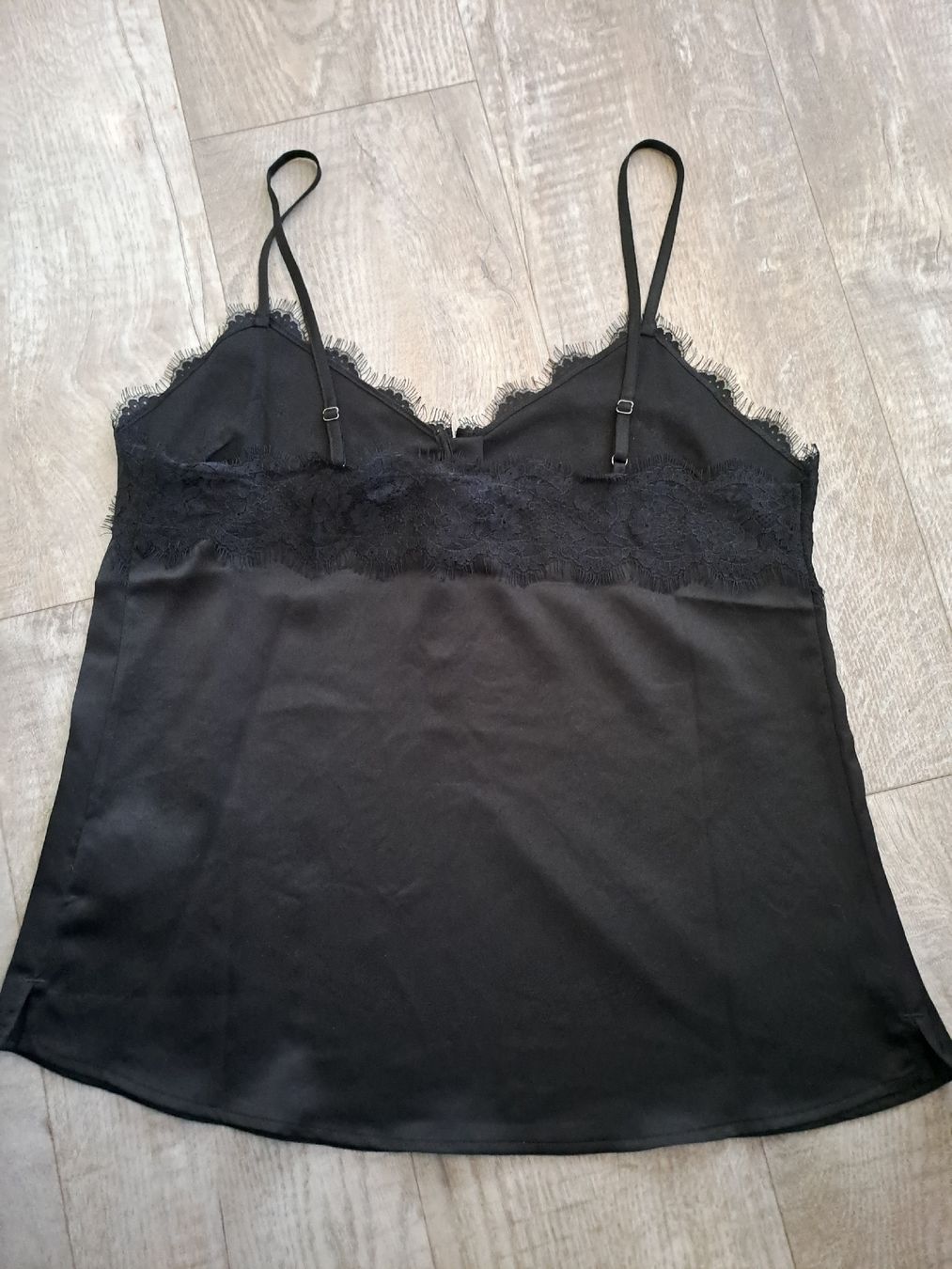 Top: Schwarzes Top Spitze Gr. M  – Usato da Rickenbach LU venduto da bishiida 2