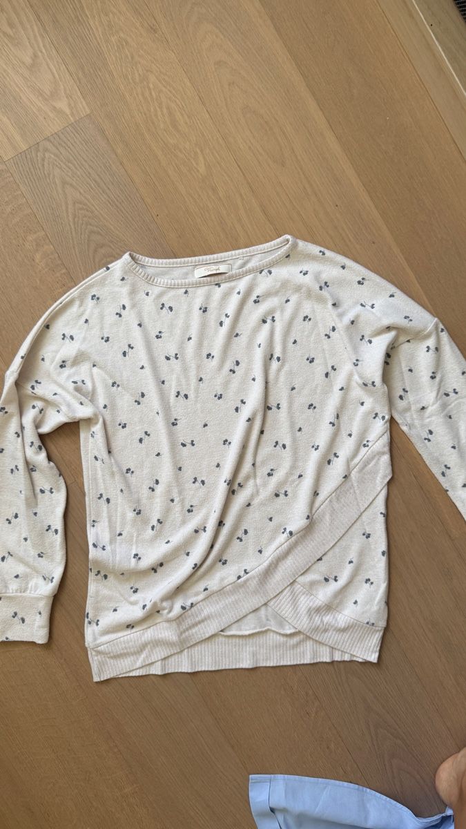 Maglioni & Felpe: Triumph BaumwollePullover mit Blümchenmuster, Grösse S\M – Usato da Steinhausen venduto da inmumi