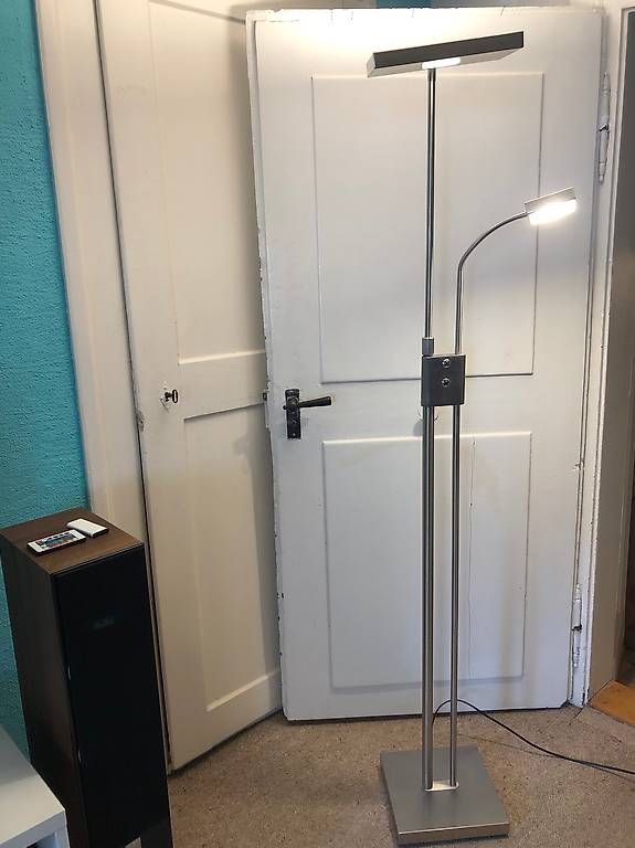 Lampade: Metall LED-Standlampe mit 2 Lichtern – Usato da Münchenstein venduto da Special-Agent007