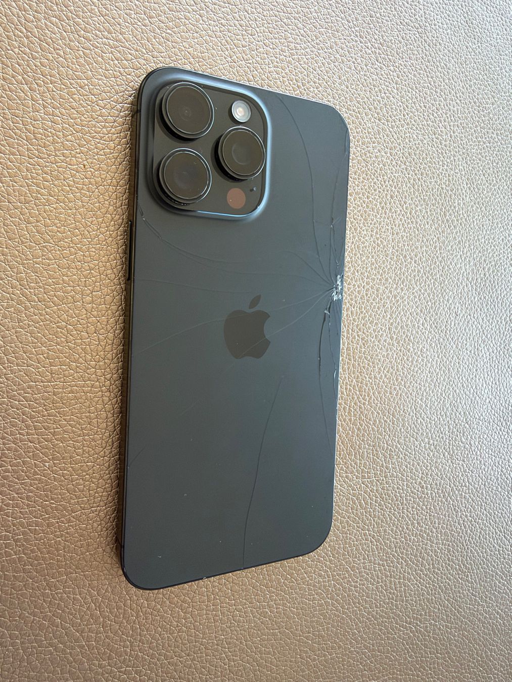 Apple Telefoni cellulari / Smartphones: iPhone 15 Pro Max 256 GB – Difettoso da Beckenried venduto da Pandaeyes 2