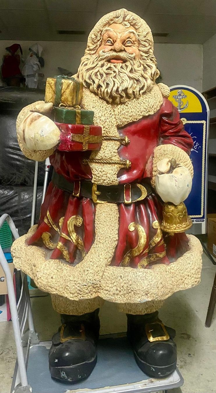 Toutes les décorations: Père Noël décoratif grand modèle – D'occasion à Vevey par Cheyenne18