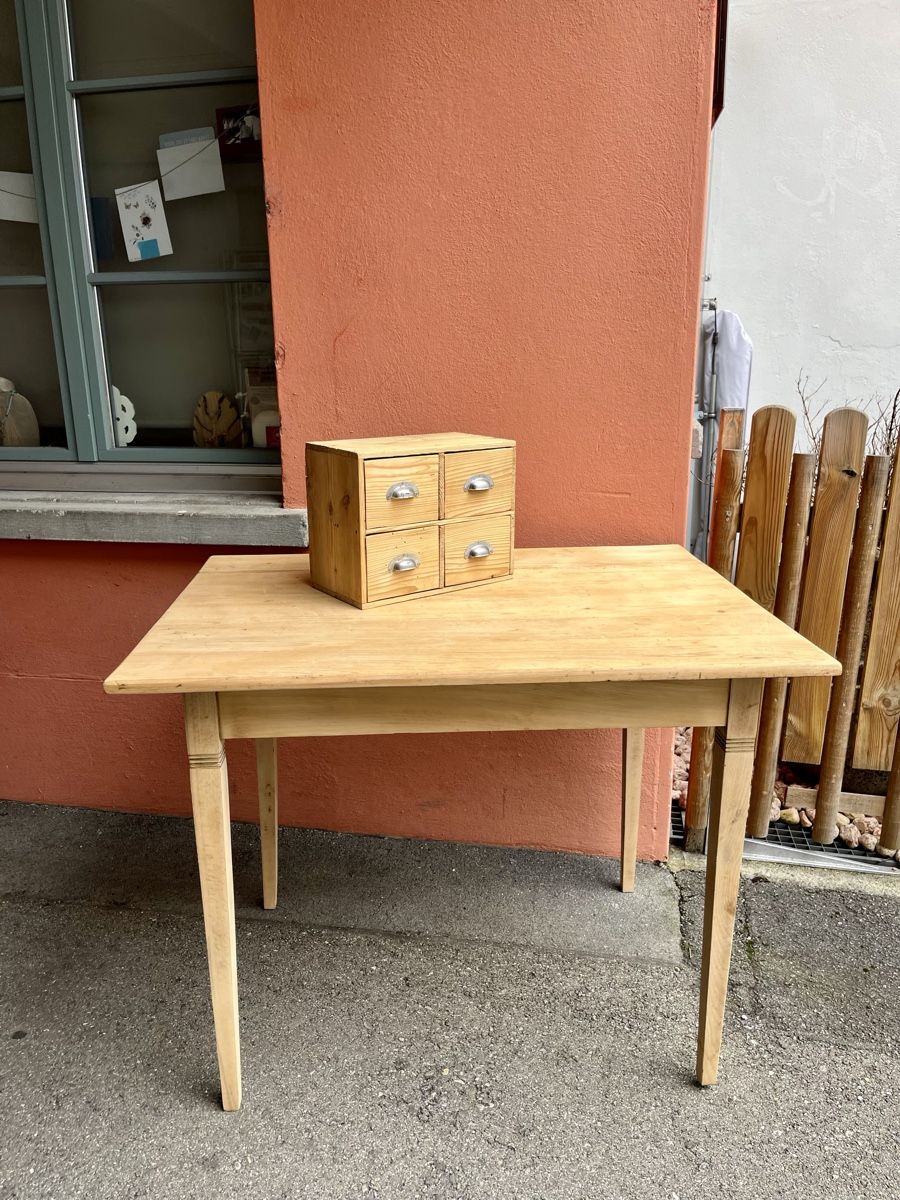 Tavoli: Schöns Tanne Tischli – Usato da Ottikon venduto da san_w99n 2