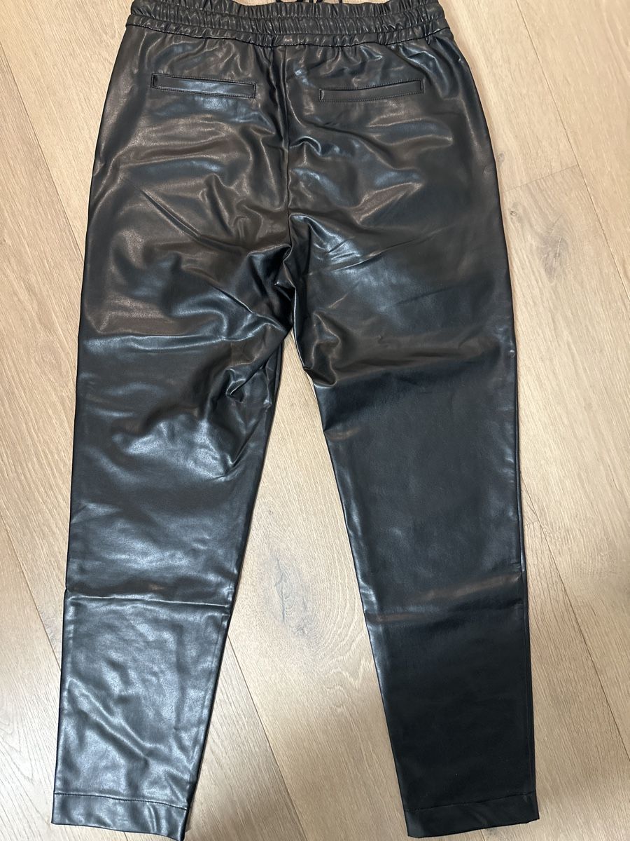 Airfield Pantaloni: Airfield Kunstlederhose Gr. 34 – Nuovo (secondo la descrizione) da Othmarsingen venduto da Darija7 4