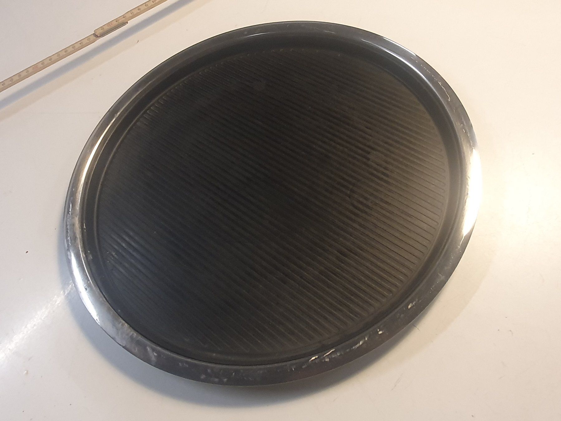 Piatti di portata: Chromstahltablett mit Antirutschmatte 37 cm – Usato da Zürich venduto da loosebone
