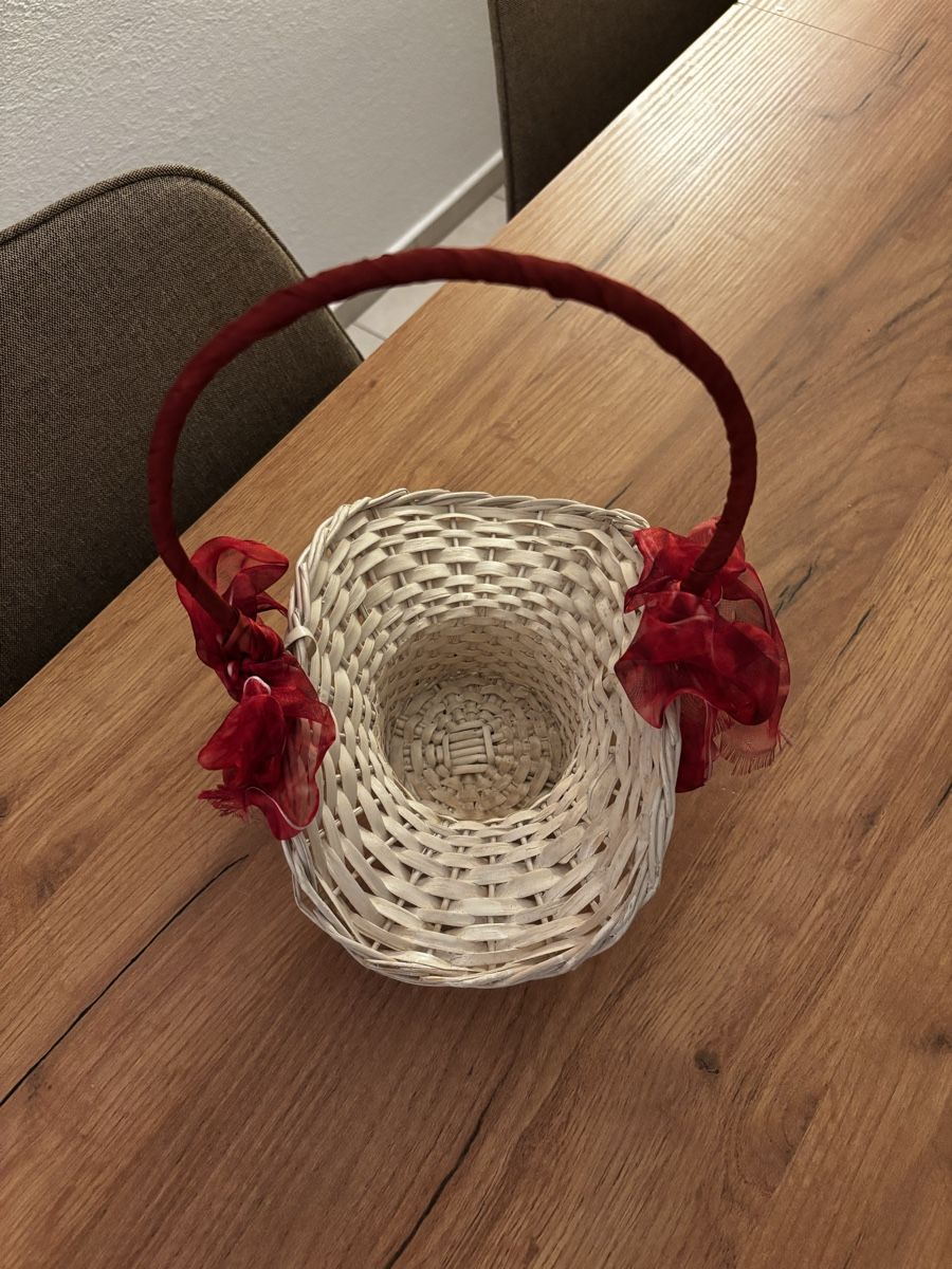 Tutte le decorazioni: Deko Korb weiss mit roter Schleife – Nuovo (secondo la descrizione) da Dürnten venduto da NIIVIO 1