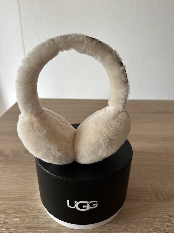 Chapeaux, bonnets & casquettes: UGG Ohrenwärmer/Earmuffs  – Neuf avec emballage d'origine à Solothurn par nev_7qmh 1