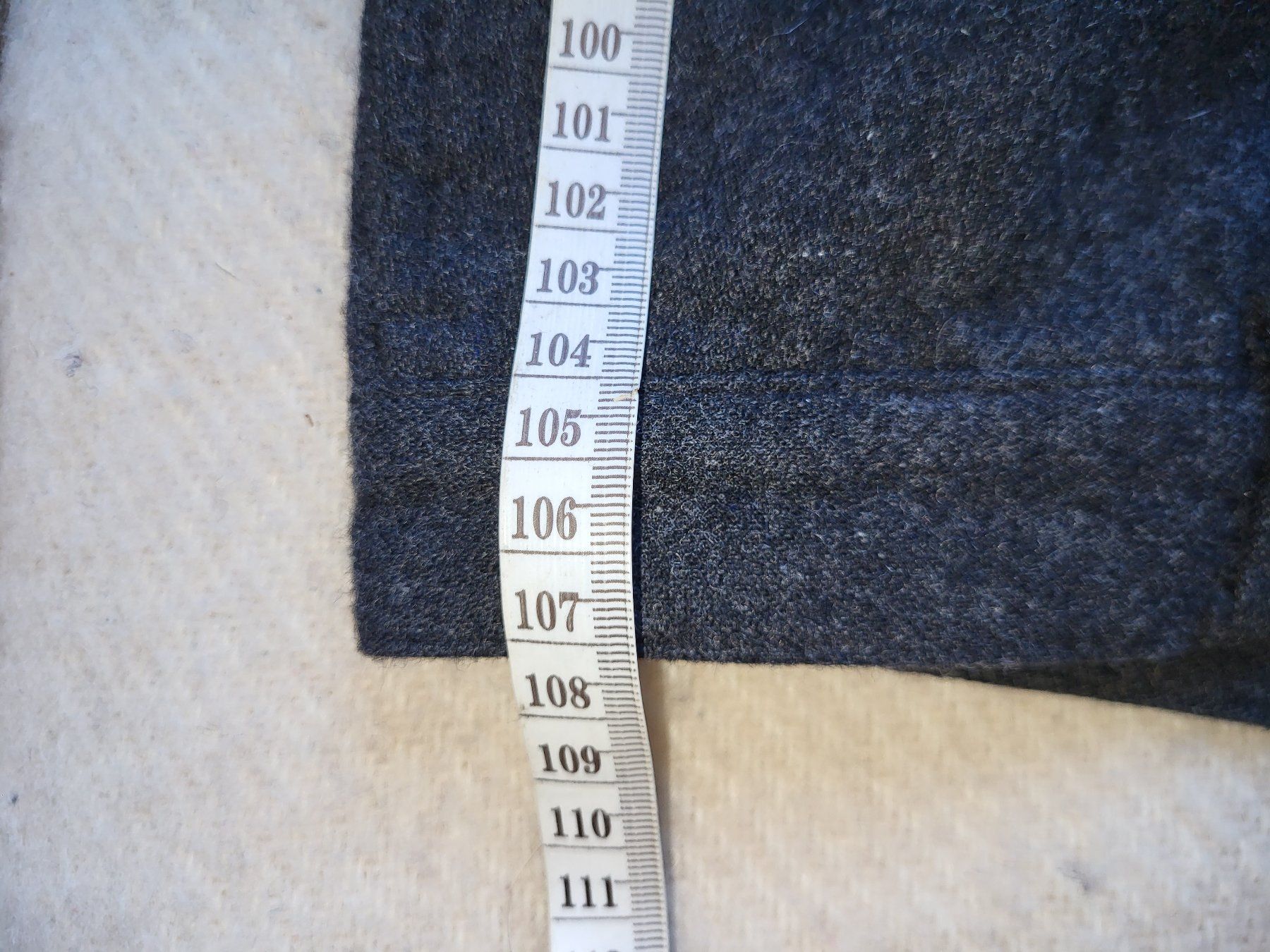 Pantaloni: CONWELL - LAINE, Pantalons Cargo Anthracite Taille 33 – Usato da Haute-Nendaz venduto da EmptyCloset 8