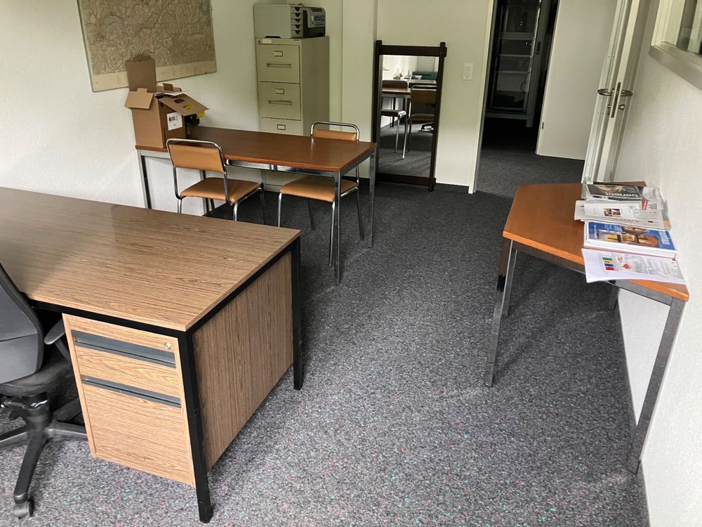 Scrivanie: Büroausstattung zu verschenken – Usato da bern venduto da Reitwo