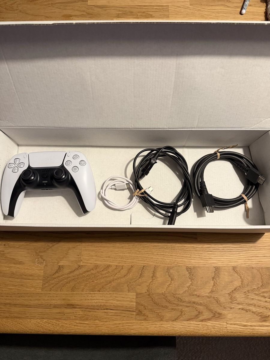 Sony Konsolen: PS5 Konsole Disc Version + 1 Game – Gebraucht aus Othmarsingen von Huschel3 3