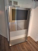 Fernseher mit Standfuß