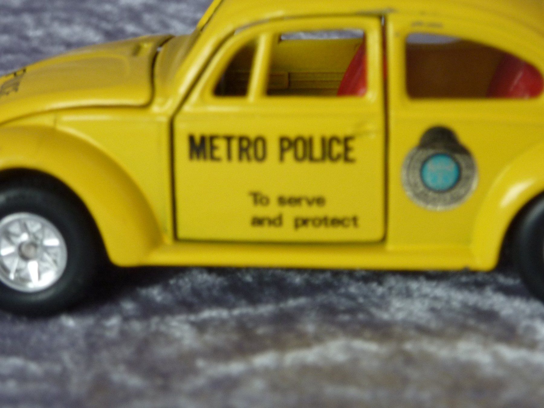Volkswagen Modellini d'auto: VW Käfer Metro Police 1:43 – Usato da Dürrenäsch venduto da modellautos4you 2