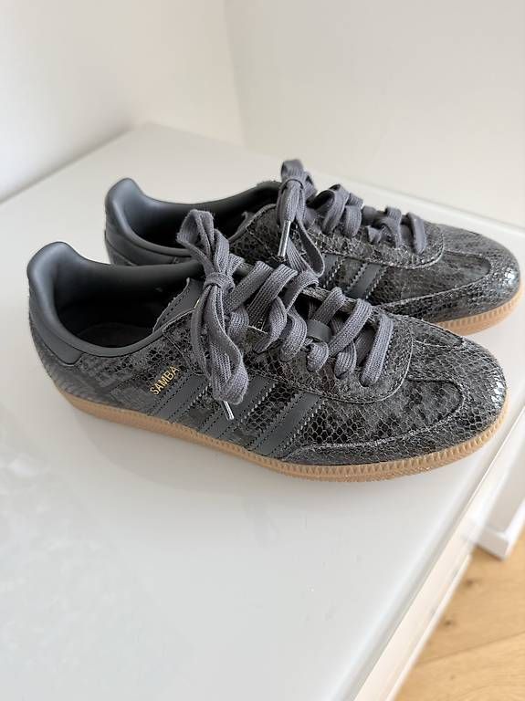 Adidas Damenschuhe: Addidas Samba Gr. 37.5 grey snake – Gebraucht aus Reinach BL von Wardrobe-Ladies