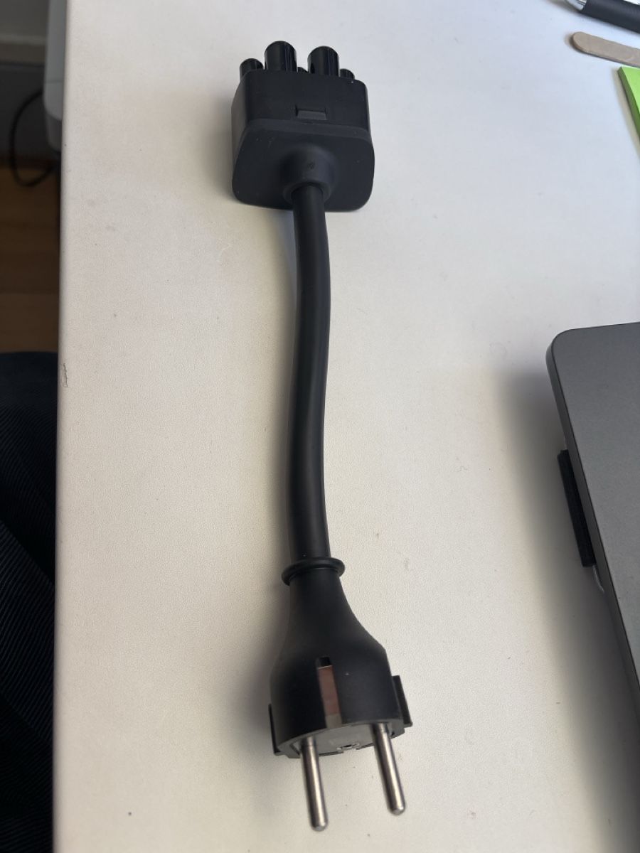 Unità & Adattatore:  Original Tesla Schuko Adapter neuwertig – Nuovo (secondo la descrizione) da Küsnacht ZH venduto da totomobil 1
