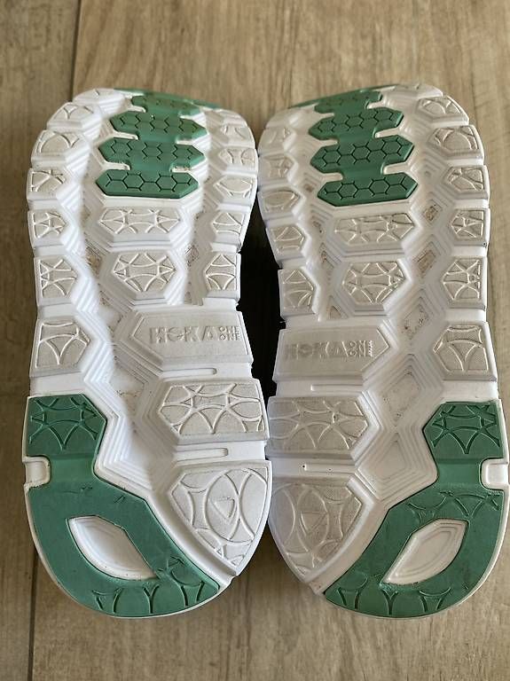 Scarpe da donna: Hoka One One Conquest 2 (W) taille 40 – Usato da Colombier NE venduto da Nikkon 3