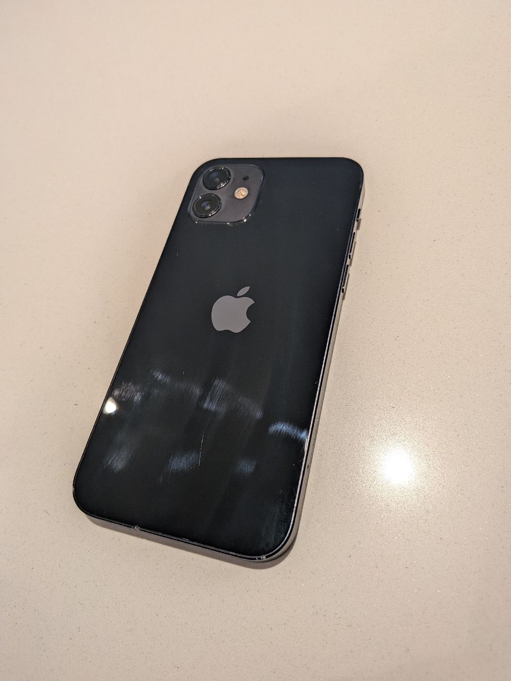 Apple Telefoni cellulari / Smartphones: iPhone 12 128GB schwarz – Usato da Zizers venduto da Jolo17 2