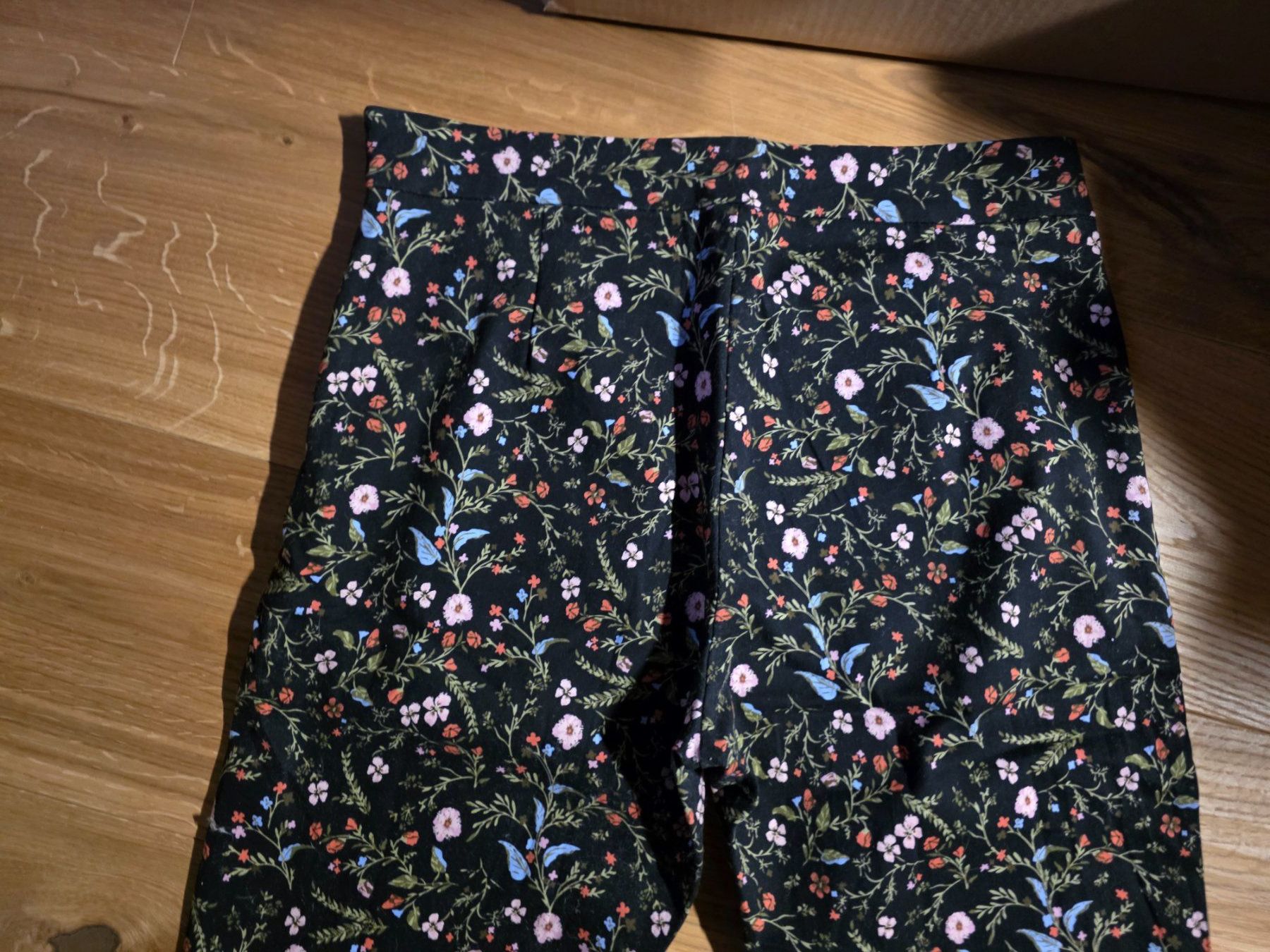 Pantaloni: Blumige Damen Hose Bluemotion Grösse 38 – Usato da Walterswil BE venduto da Lonitti 1