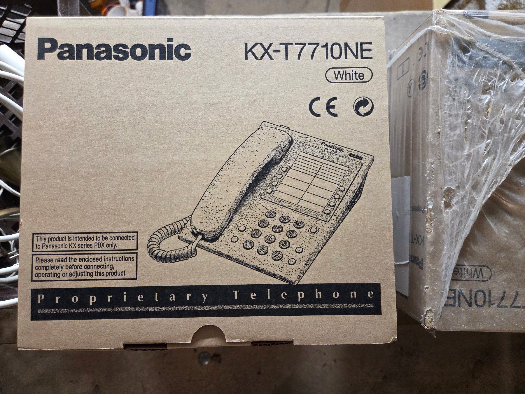 Panasonic Telefoni: 8 Telefone Panasonic KX-T7710NE weiss – Nuovo e nell'imballaggio originale da St. Gallen venduto da Razoon77 3