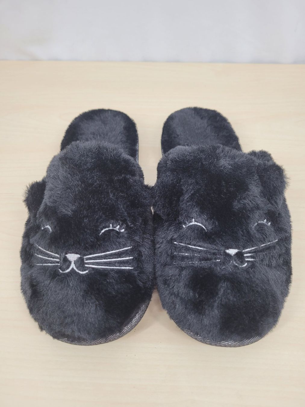 Herrenschuhe: Pantoufles noir 39/42 – Gebraucht aus Lausanne von PlusValue_Lausanne