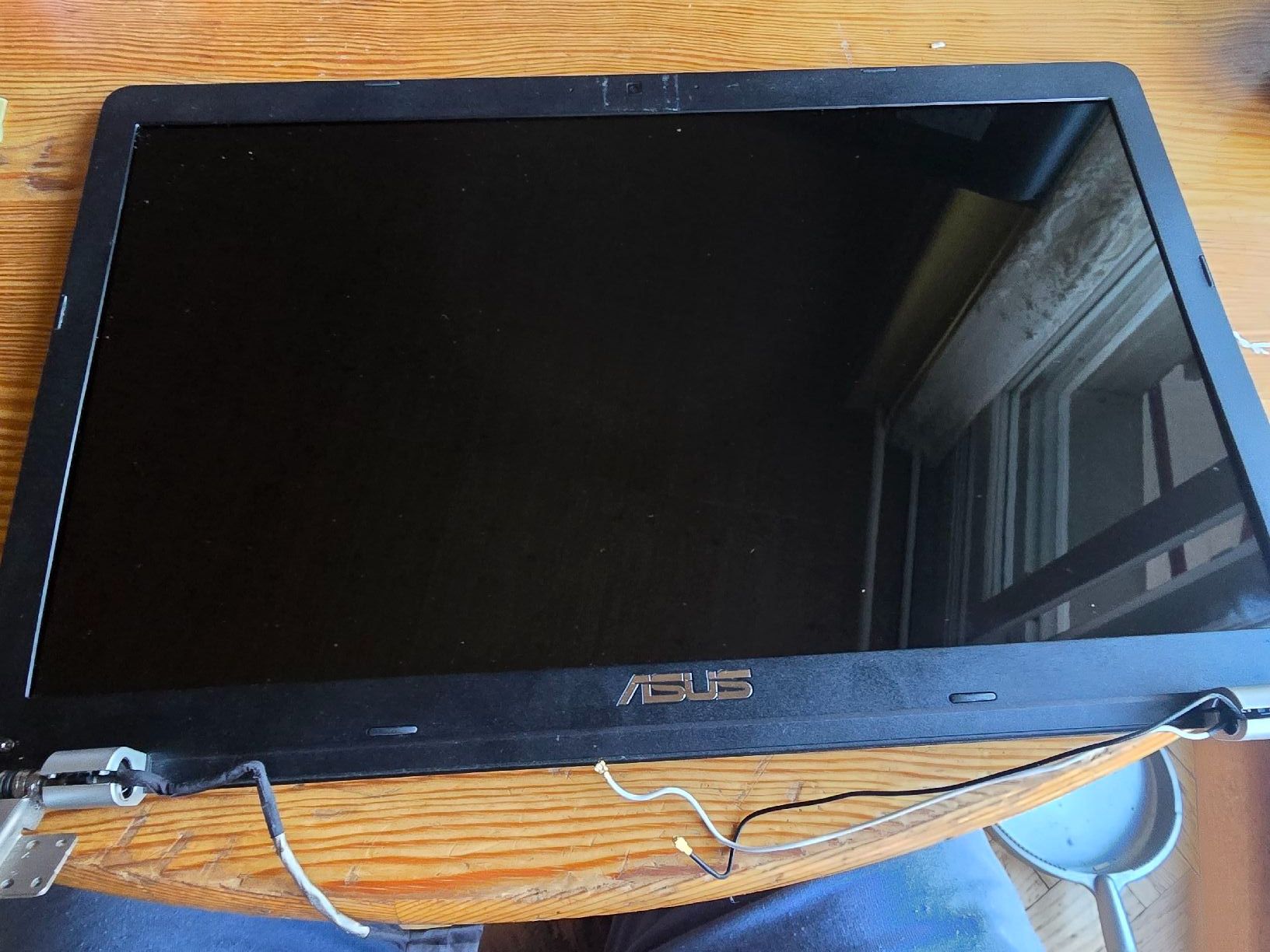 LG Monitore: Ecran ASUS X750 LVDS – Gebraucht aus Neuchâtel von Benketaf 2