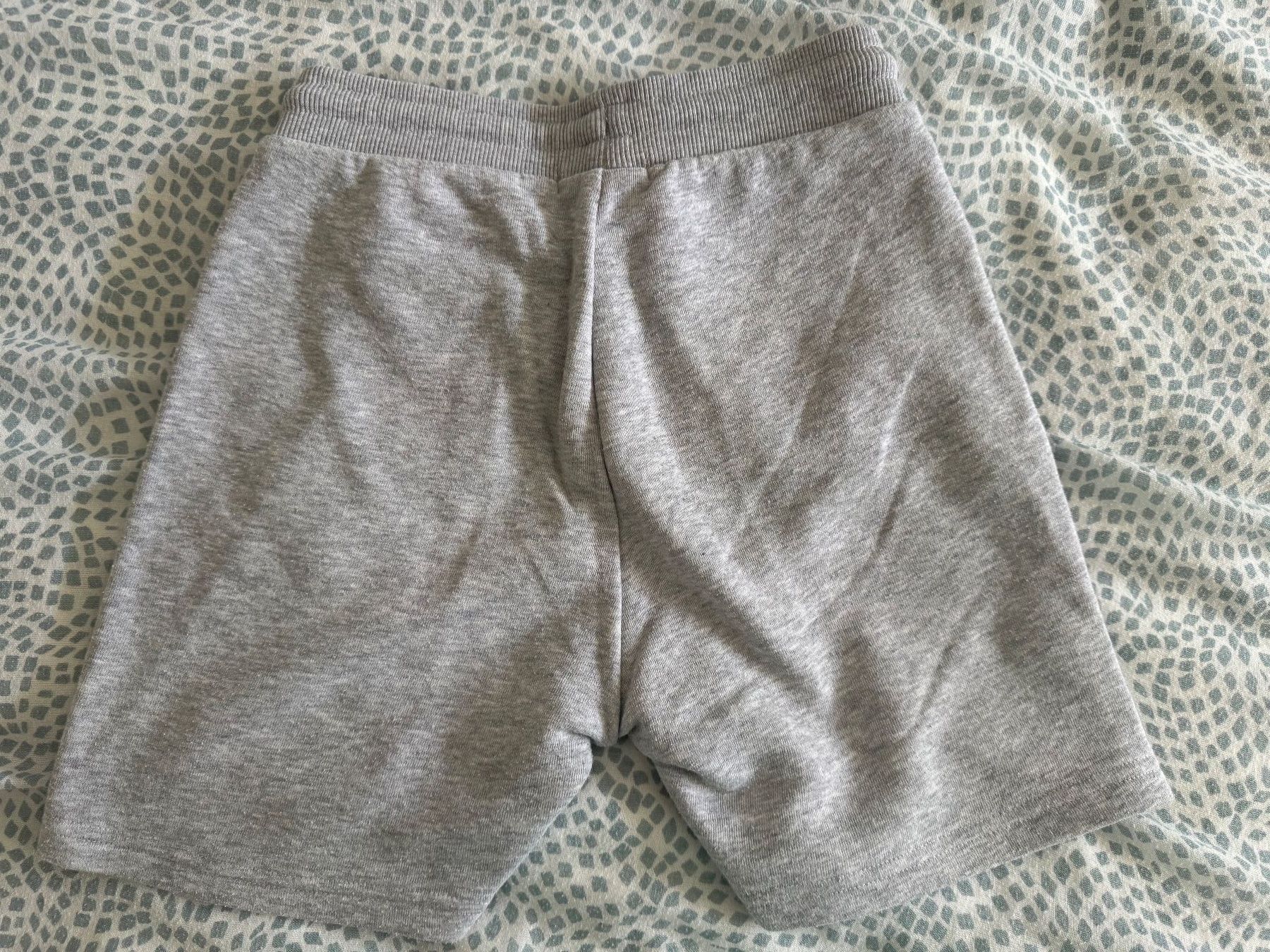 Calvin Klein Hosen: Shorts Calvin Klein Jeans Gris Taille 8 Ans – Gebraucht aus Chatelaine von lae_7h8n 1