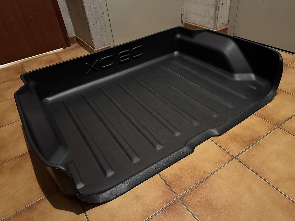 Coffres: Bac de coffre Volvo – D'occasion à Yverdon-les-Bains par bicholoco 1