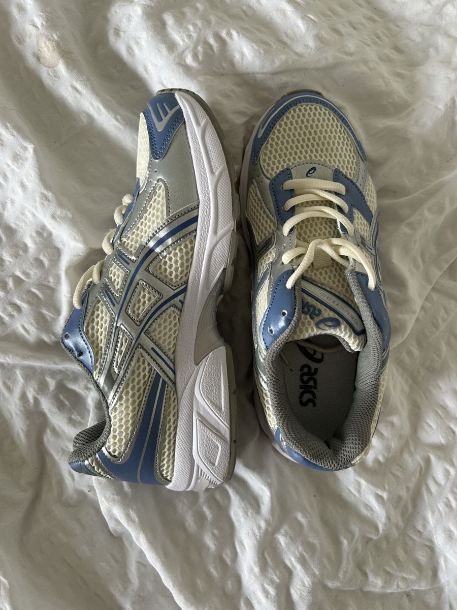 Asics Scarpe da donna: Hellblaue/silberne ASICS Gel-1130 Turnschuhe – Nuovo e nell'imballaggio originale da Wil SG venduto da zoe_wx2s 1