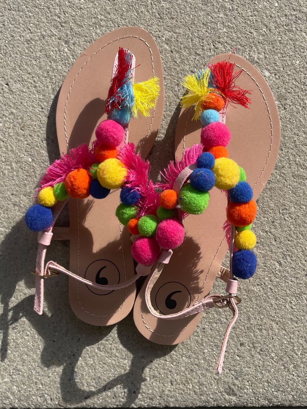 Damenschuhe: Sandalen – Neu und originalverpackt aus Kriens von Mayang