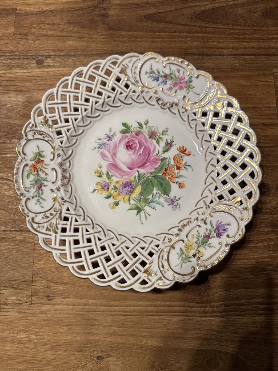 Tutte le decorazioni: Meissener durchbrochener Teller mit Blumenmalerei – Usato da Hergiswil NW venduto da sille01