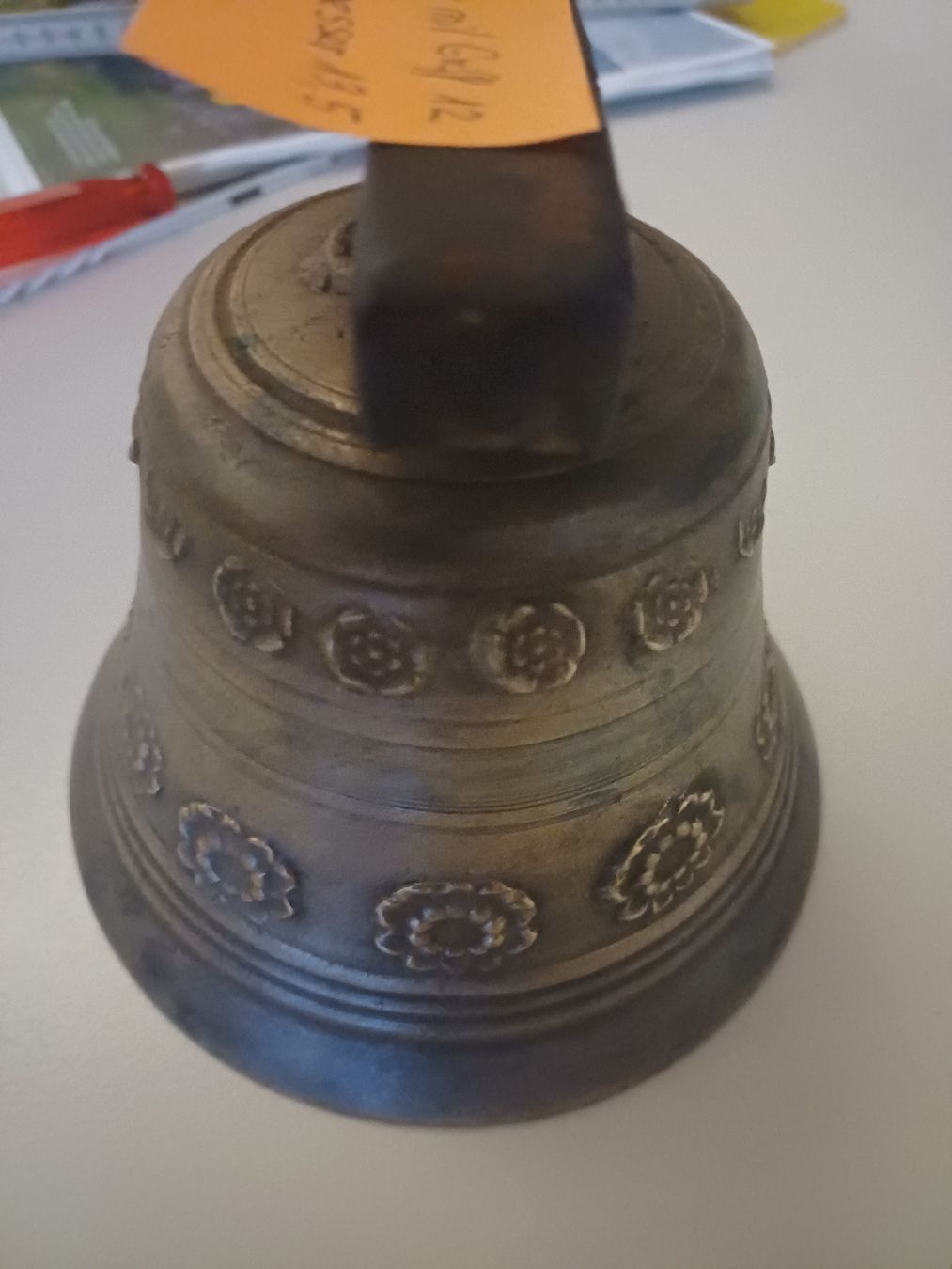 Campanacci mucche: Kuhglocke mit Griff Höhe 12 Durchmesser 13.5 cm – Usato da Zuckenriet venduto da Res. 4