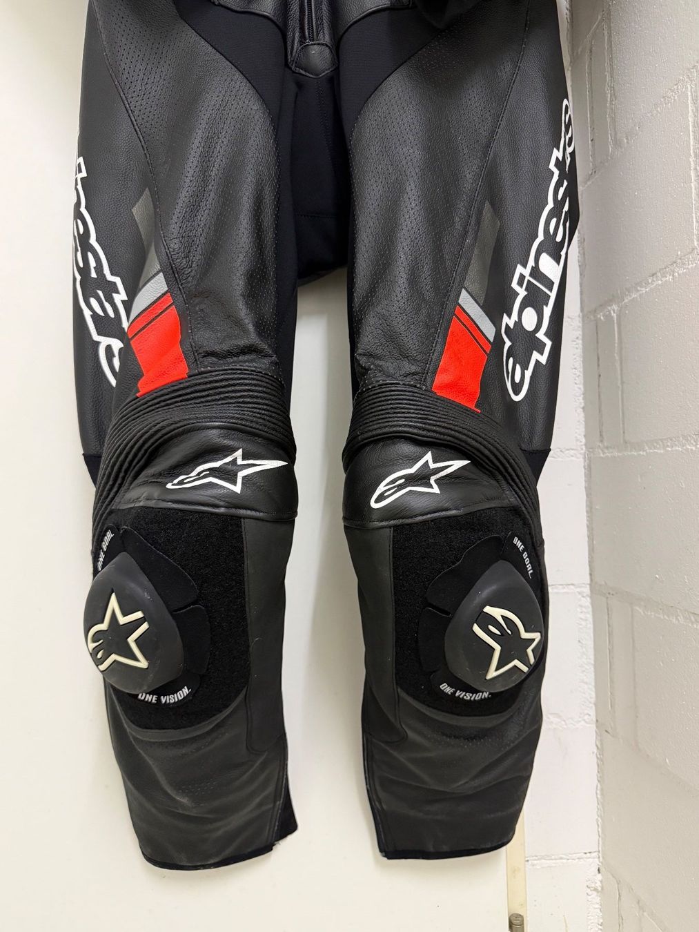 Alpinestars Anzüge: Alpinestars Lederkombi Schwarz/Orange – Gebraucht aus Buchs ZH von lpwinter 2