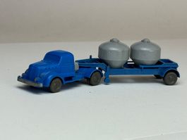 GB3- Wiking Henschel Silo Sattelzug himmelblau