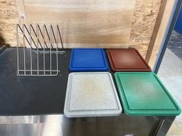 4 x 1/2 Gastro Schneidebretter mit Saftrille und Ständer